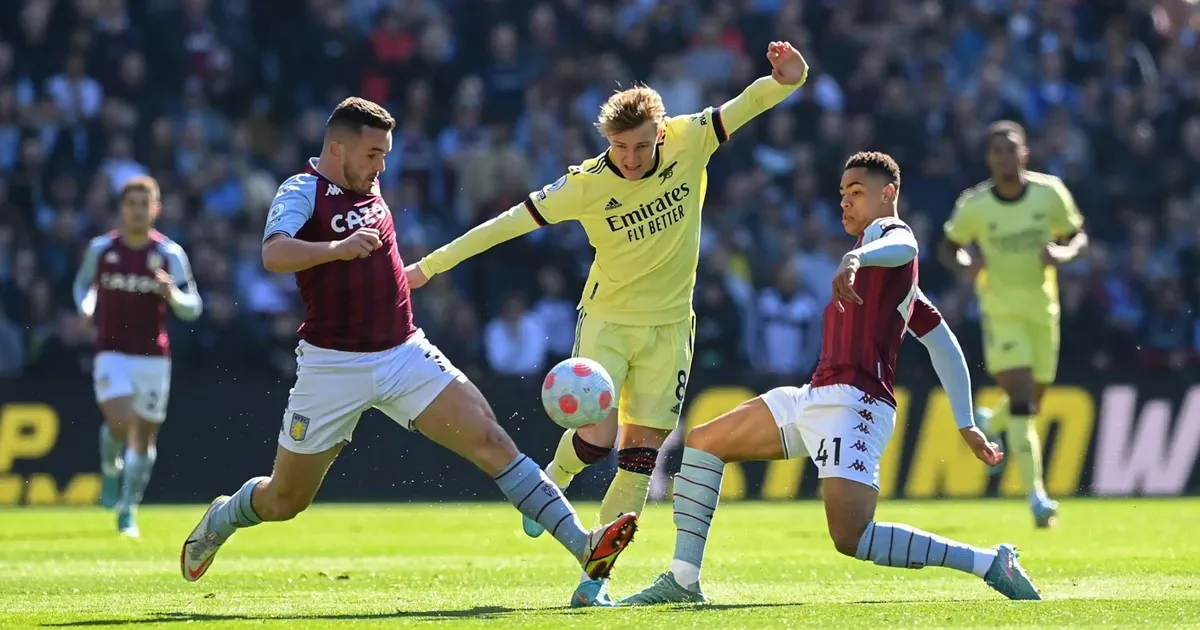 Hình ảnh các cầu thủ Aston Villa ăn mừng bàn thắng thể hiện sự thăng hoa dưới thời huấn luyện viên Unai Emery