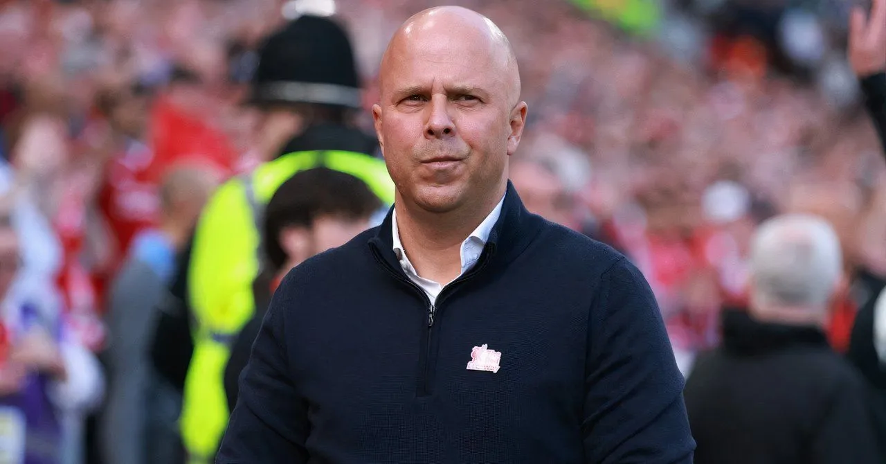 HLV Arne Slot, người đang xây dựng đội hình Liverpool cho mùa giải mới