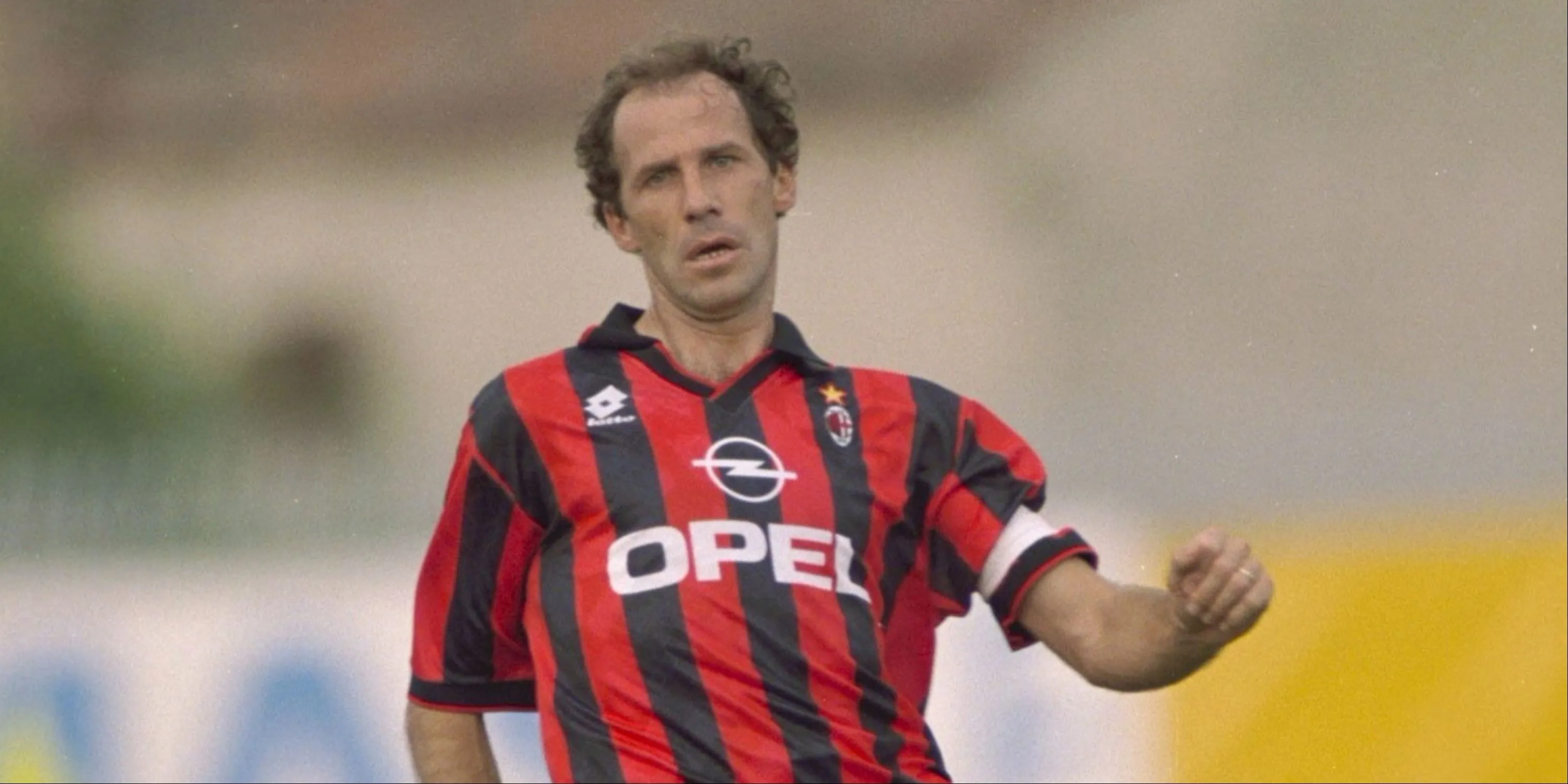 Huyền thoại Franco Baresi trong màu áo AC Milan