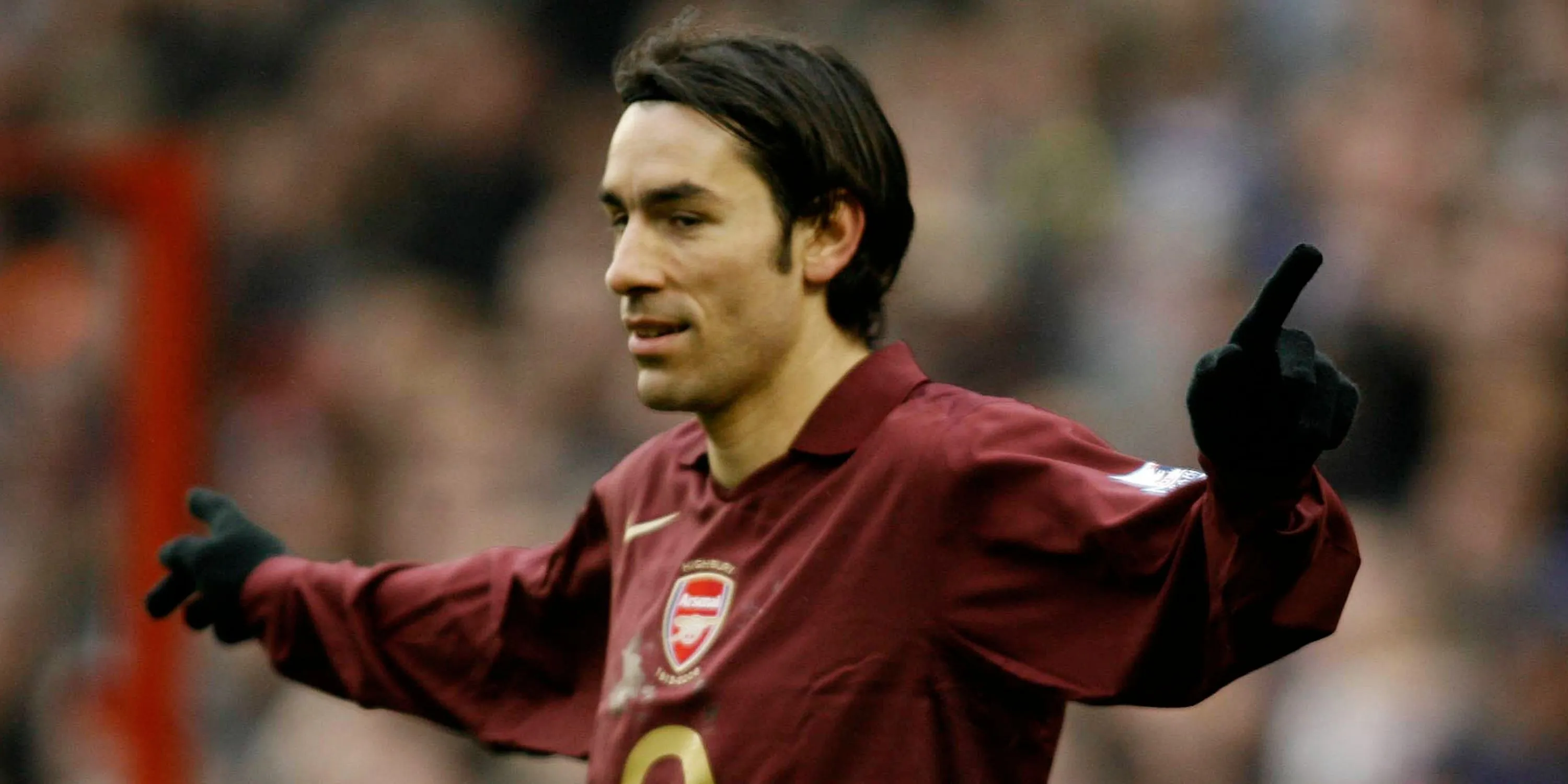 Cầu thủ chạy cánh Robert Pires của Arsenal