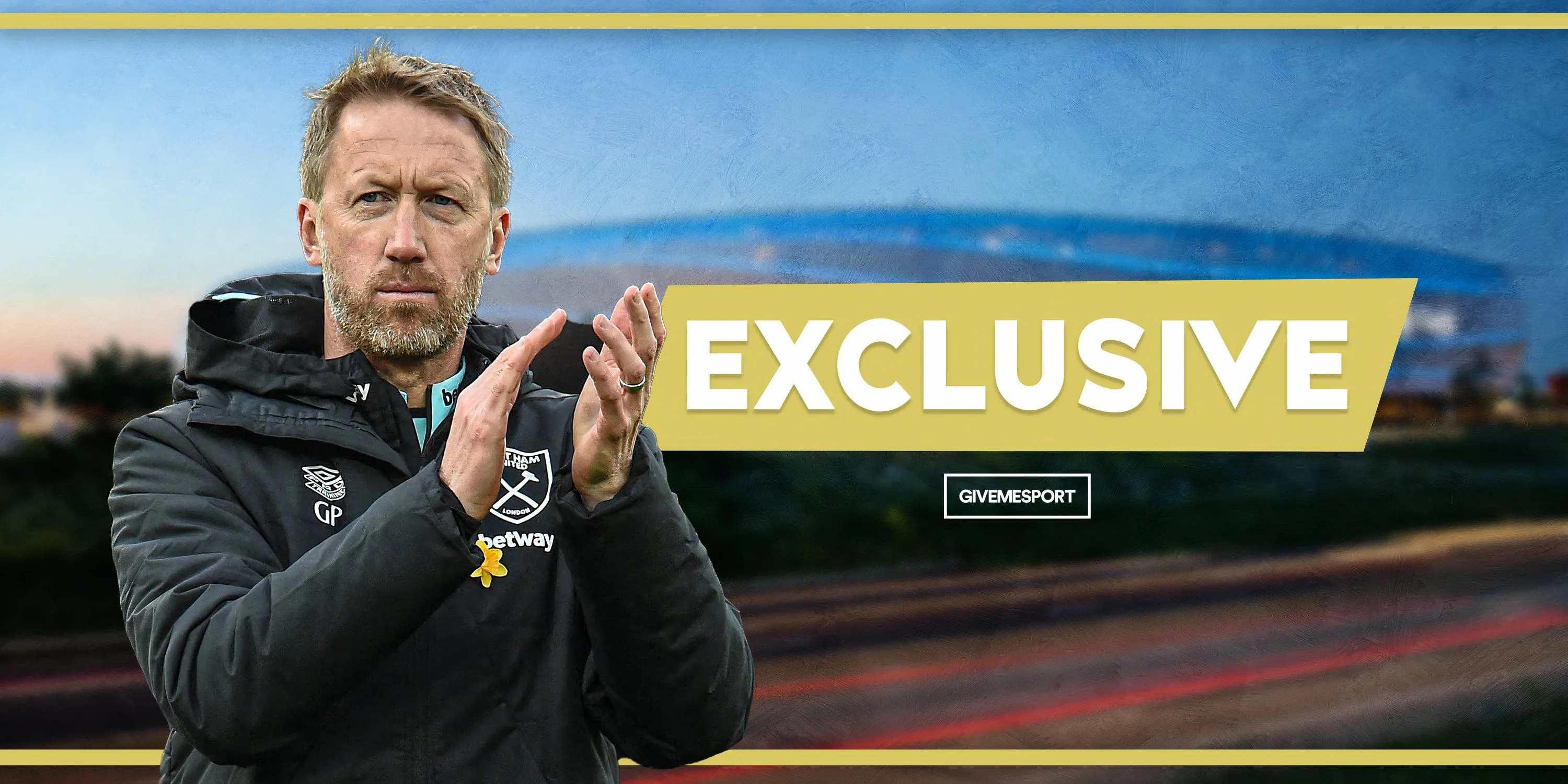 Graham Potter, huấn luyện viên West Ham United, trong một buổi chụp hình