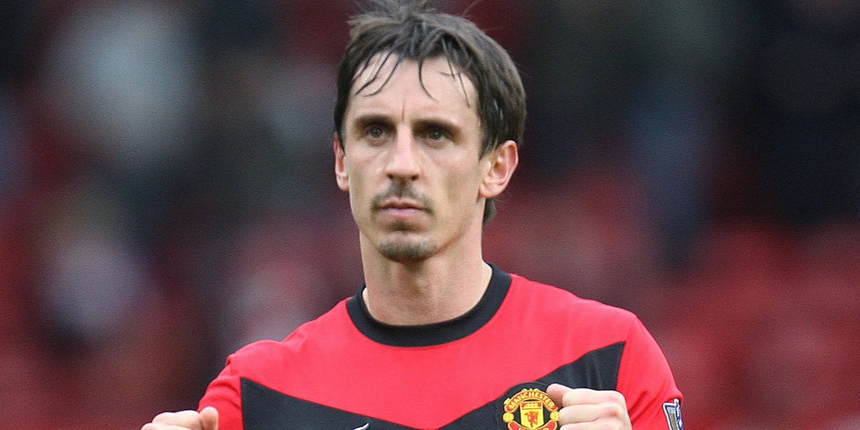 Hậu vệ phải Gary Neville của Manchester United