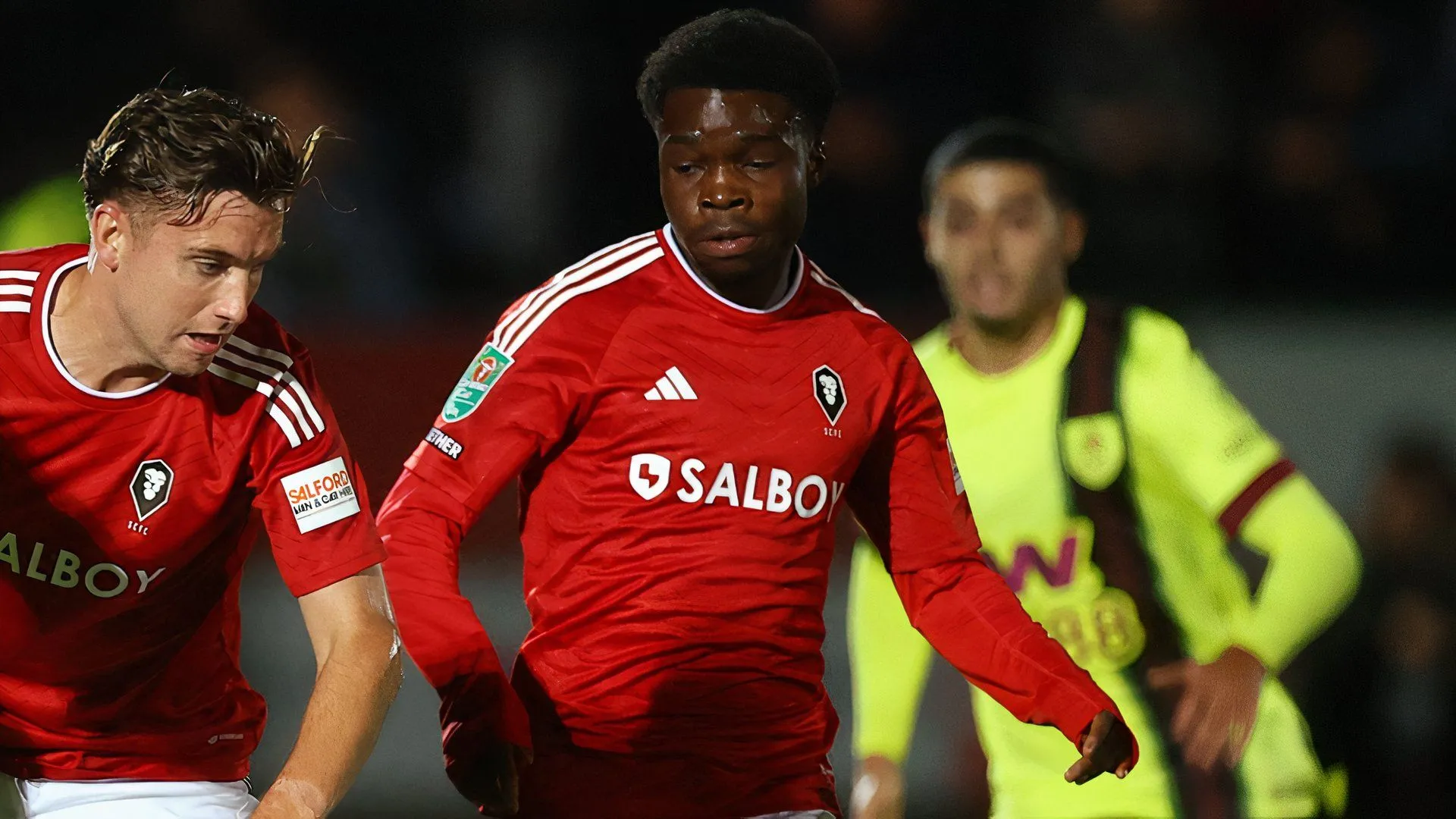 Kelly N'Mai trong màu áo Salford City