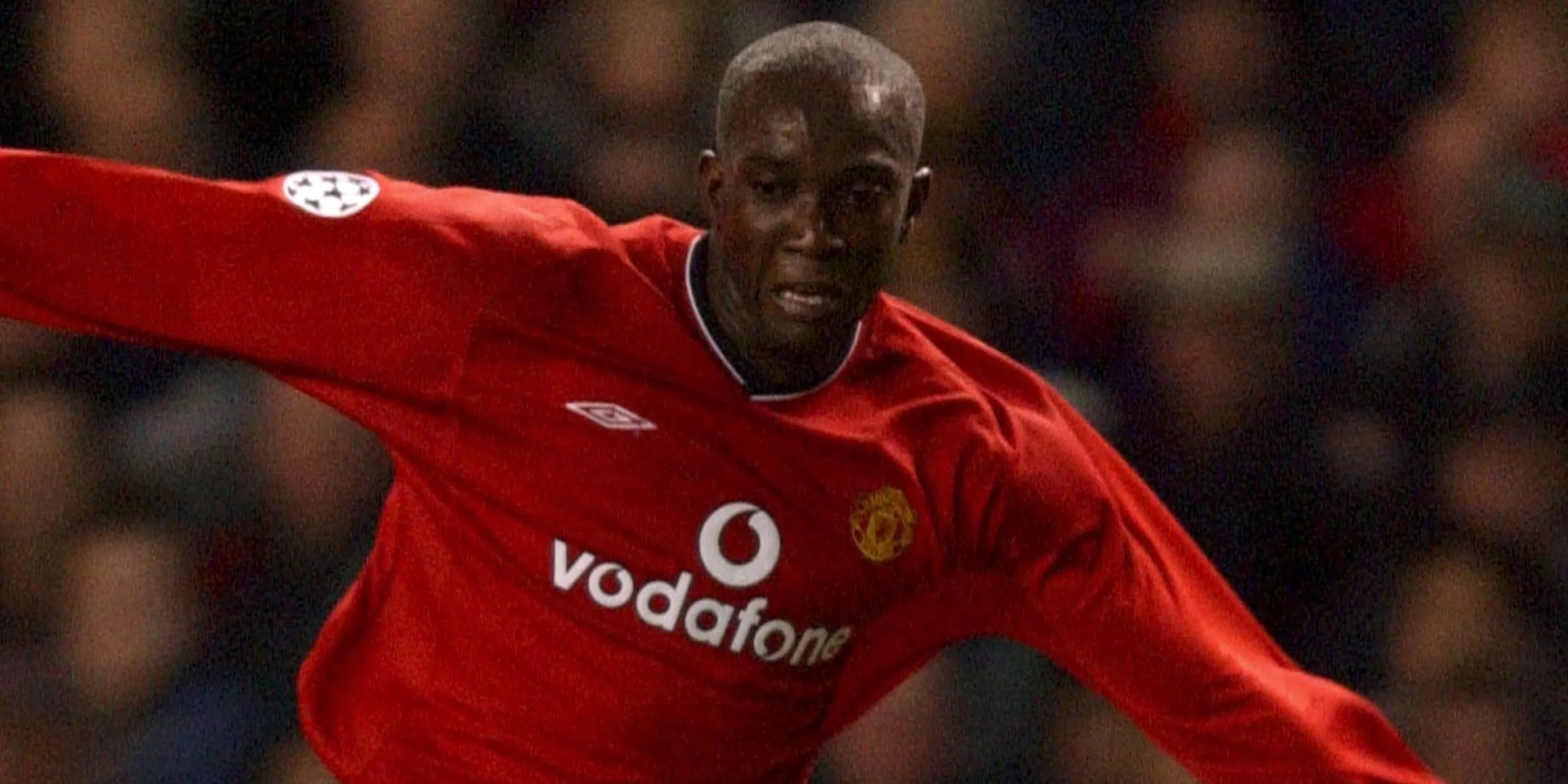 Tiền đạo Dwight Yorke ăn mừng bàn thắng cho Manchester United