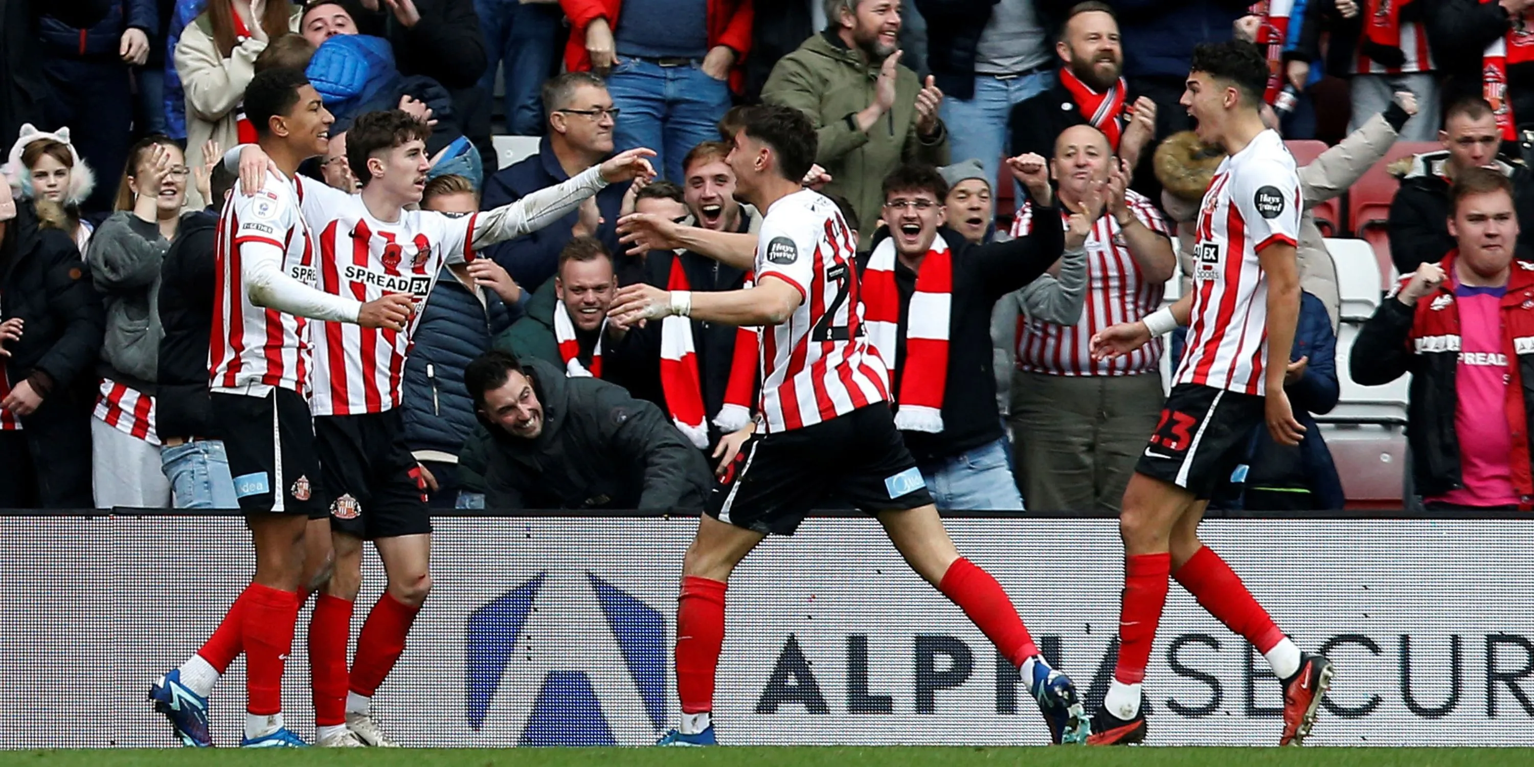 Tiền vệ Nectarios Triantis trong một trận đấu của Sunderland