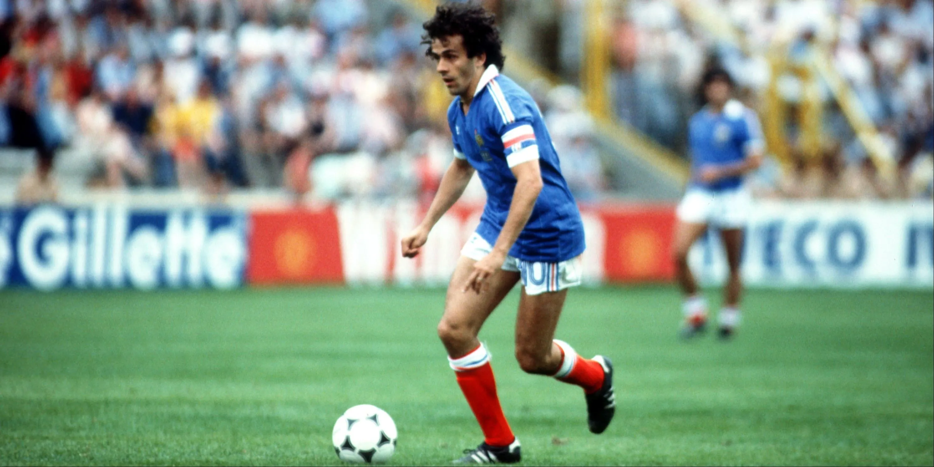 Michel Platini thi đấu cho đội tuyển Pháp