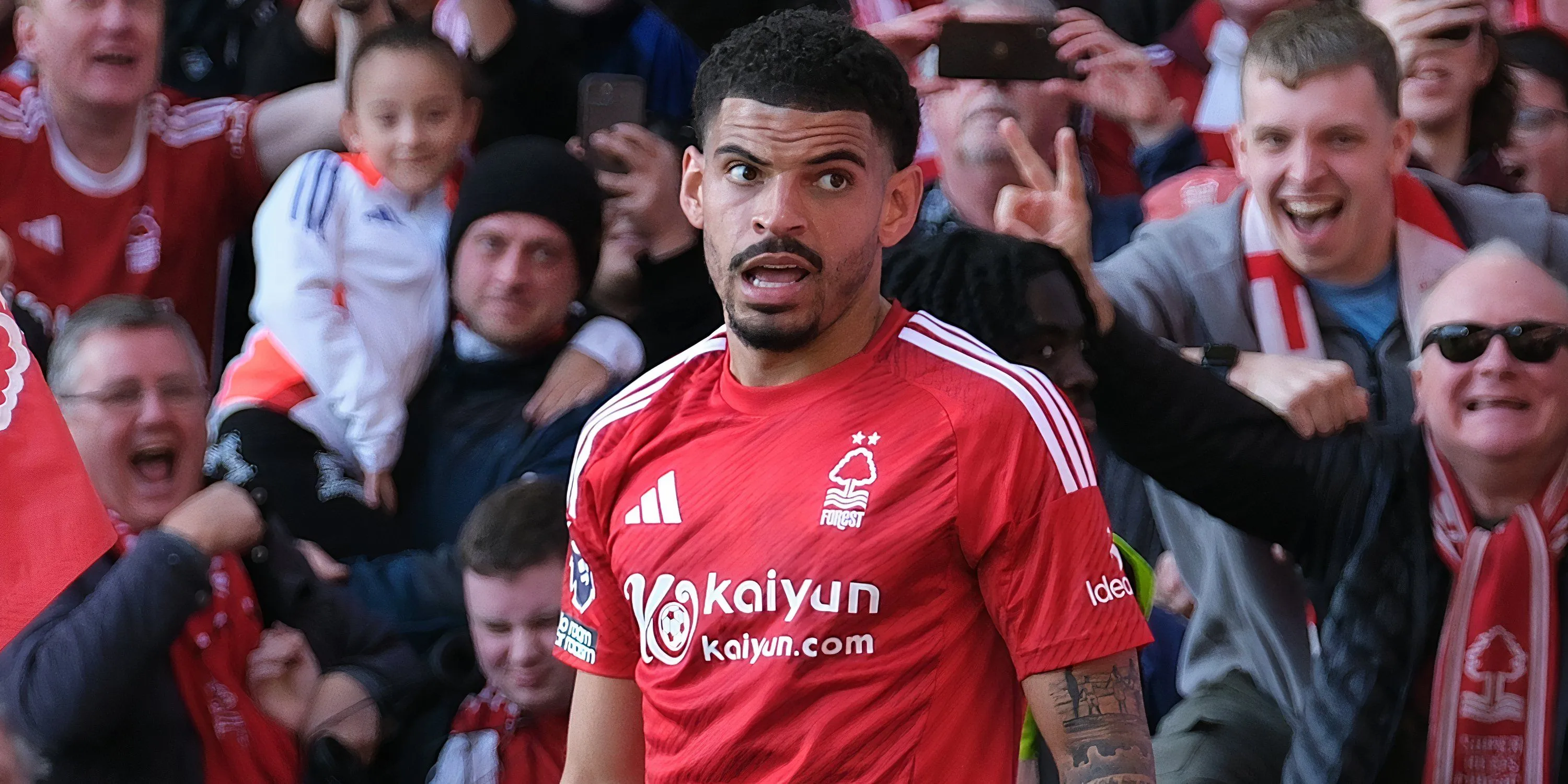 Morgan Gibbs-White ăn mừng bàn thắng cho Nottingham Forest, cầu thủ đang hướng đến World Cup 2026 và ưu tiên chuyển đến Tottenham.