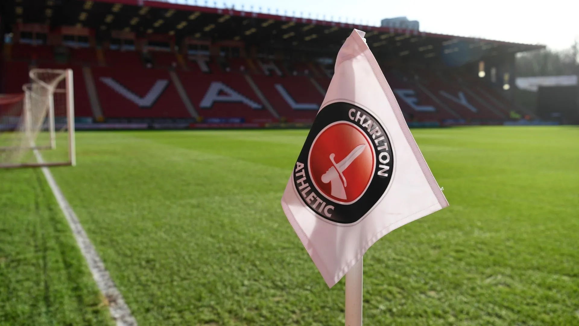Sân vận động The Valley của Charlton Athletic, nơi không khí cổ vũ gắn kết.