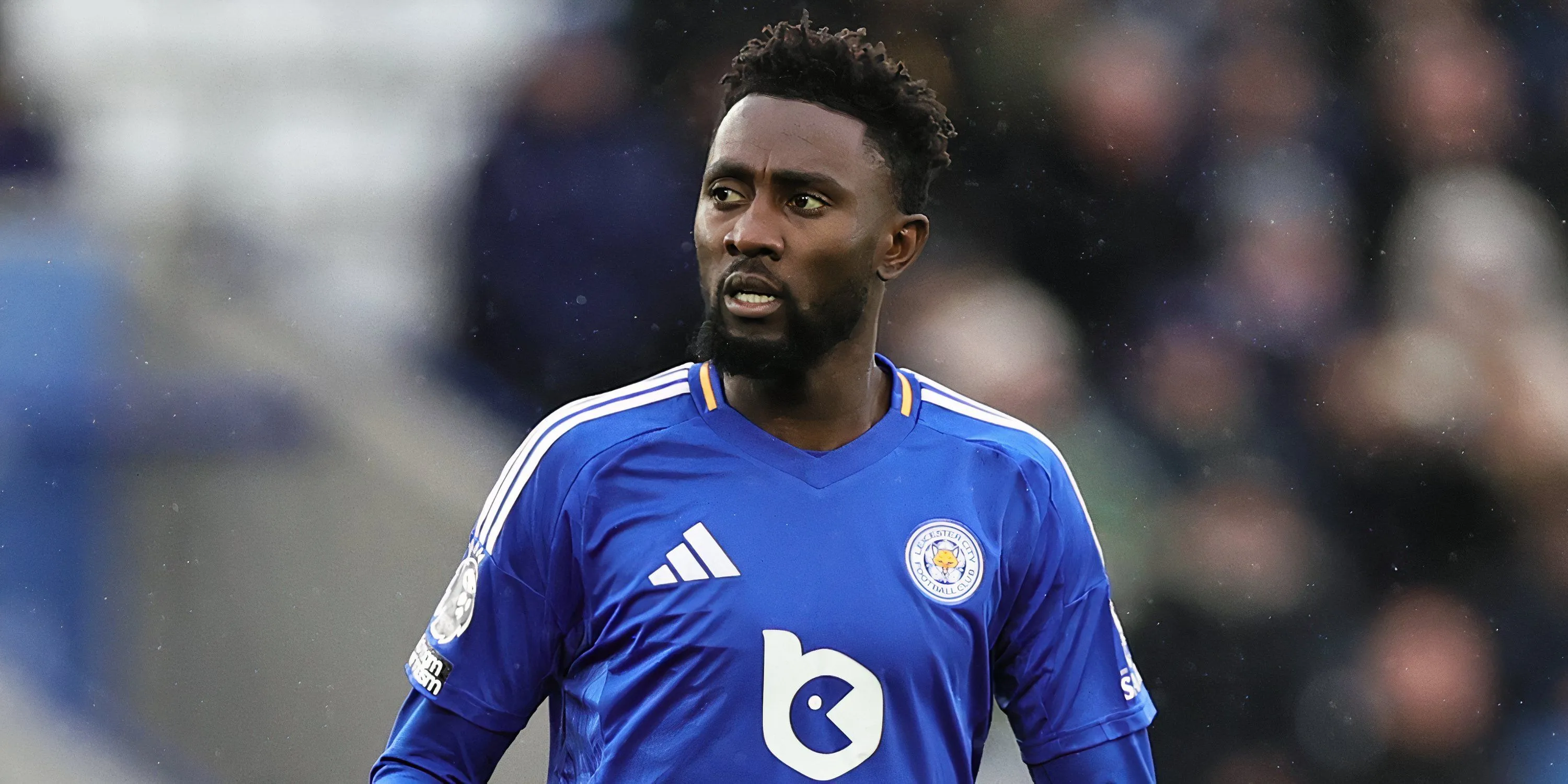 Wilfred Ndidi trong một pha tranh chấp khi còn thi đấu cho Leicester City