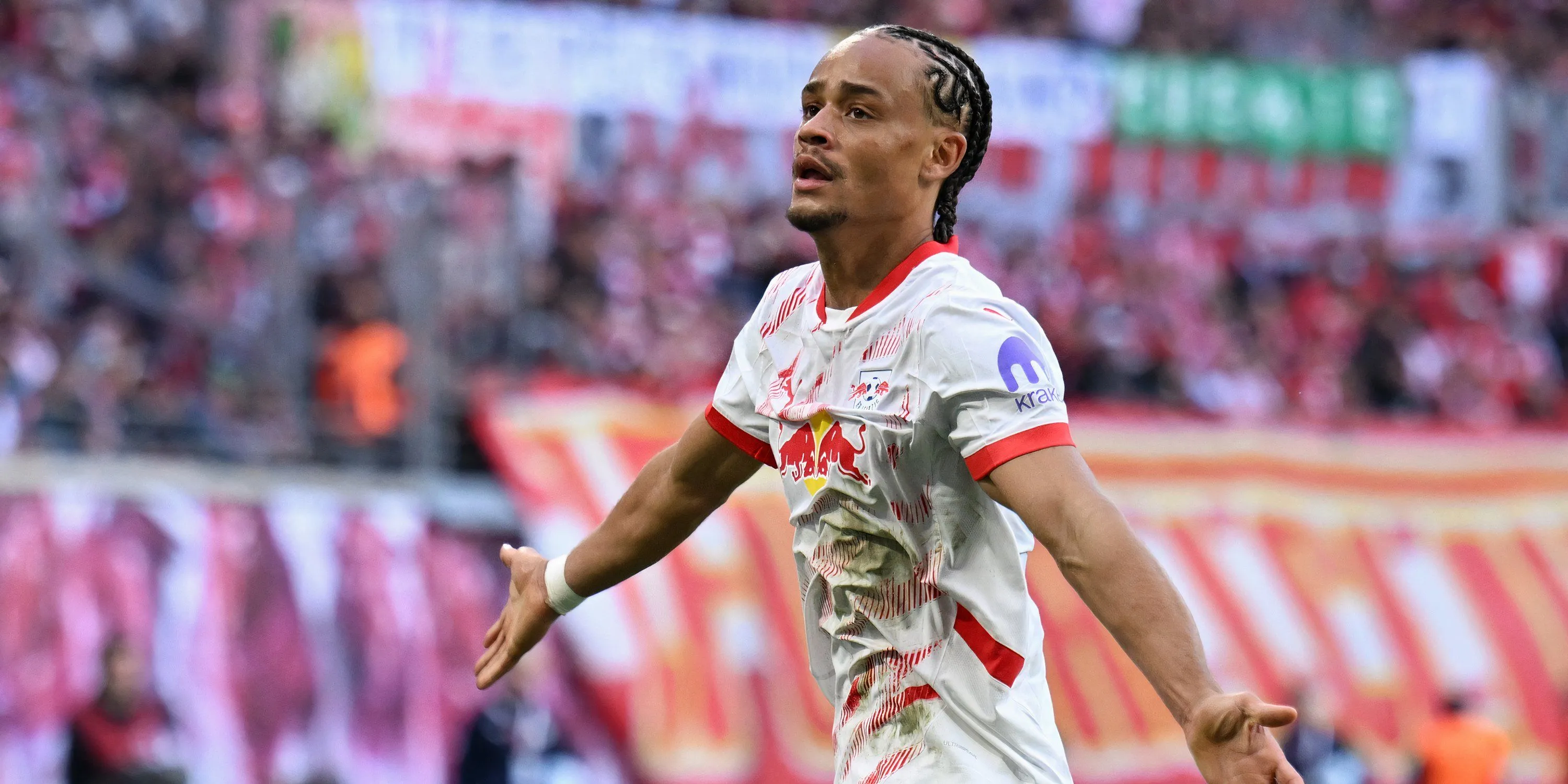 Xavi Simons ăn mừng sau một màn trình diễn ấn tượng, thể hiện phong độ cao của anh.