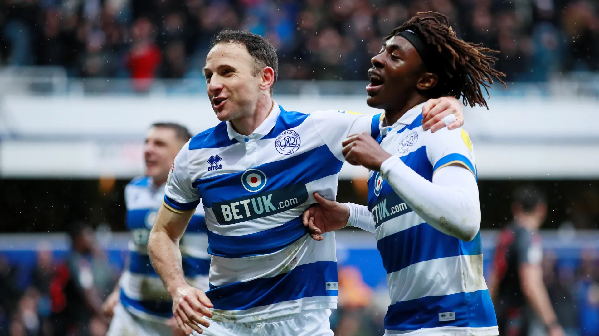 Eberechi Eze trong màu áo Queens Park Rangers (QPR), nơi anh phát triển mạnh mẽ và trở thành ngôi sao Championship trước khi chuyển đến Crystal Palace.