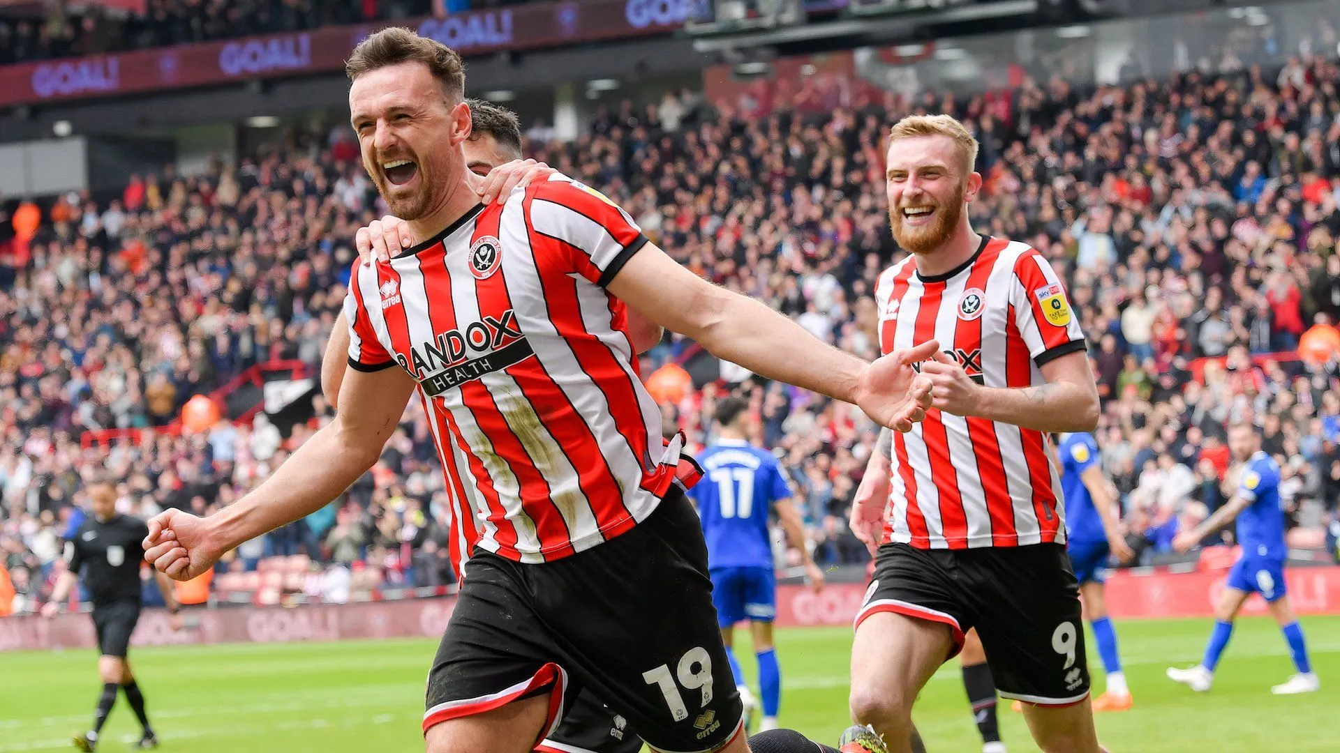 Jack Robinson đang thi đấu, minh họa khả năng phòng ngự vững chắc và kinh nghiệm quý báu có thể giúp Wrexham củng cố hàng thủ.