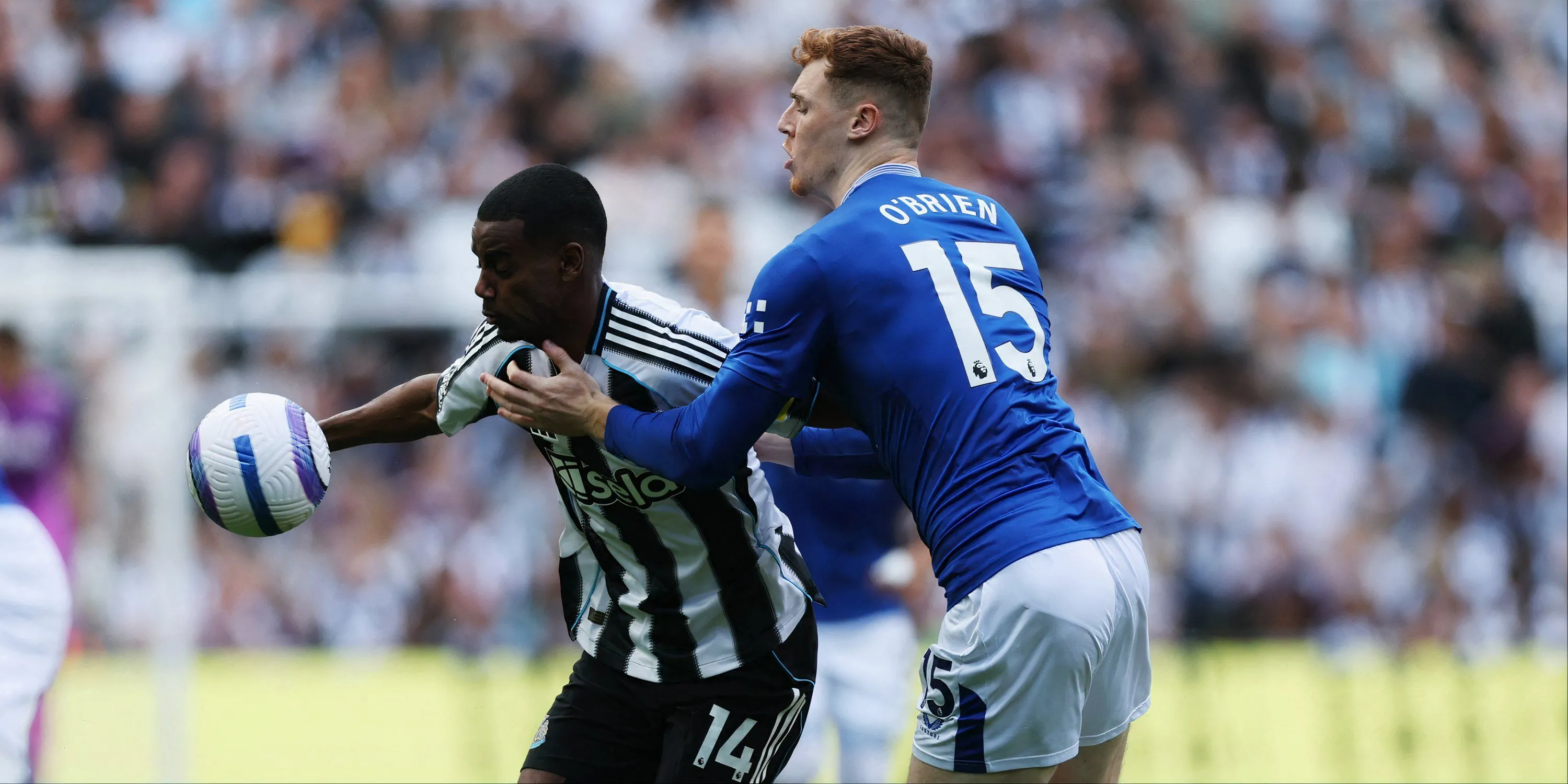 Jake O’Brien, trung vệ của Everton, trong một trận đấu tại Premier League