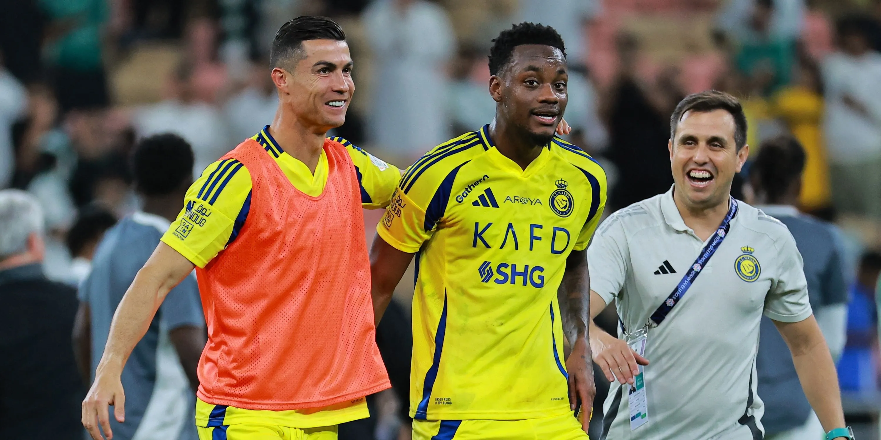 Jhon Durán và Cristiano Ronaldo sau trận đấu