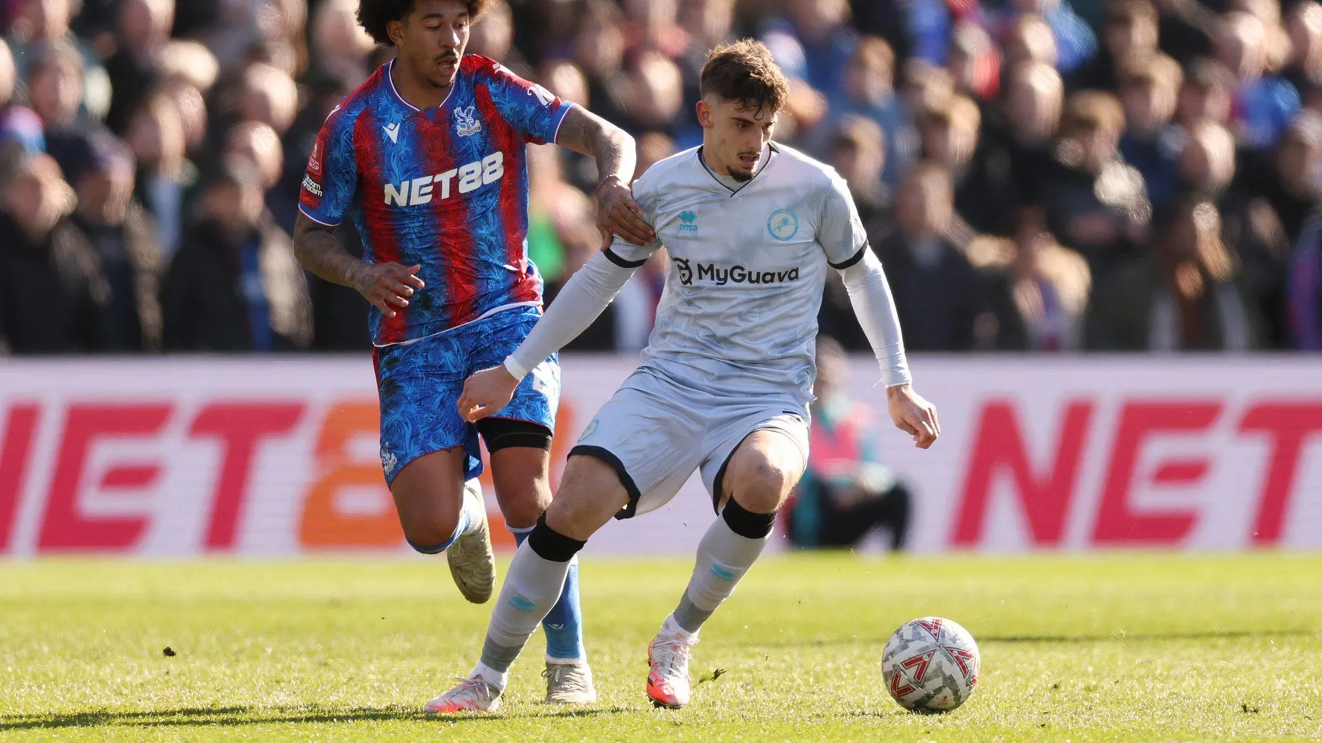Mihailo Ivanovic trong trận đấu của Millwall, trụ cột không thể thiếu