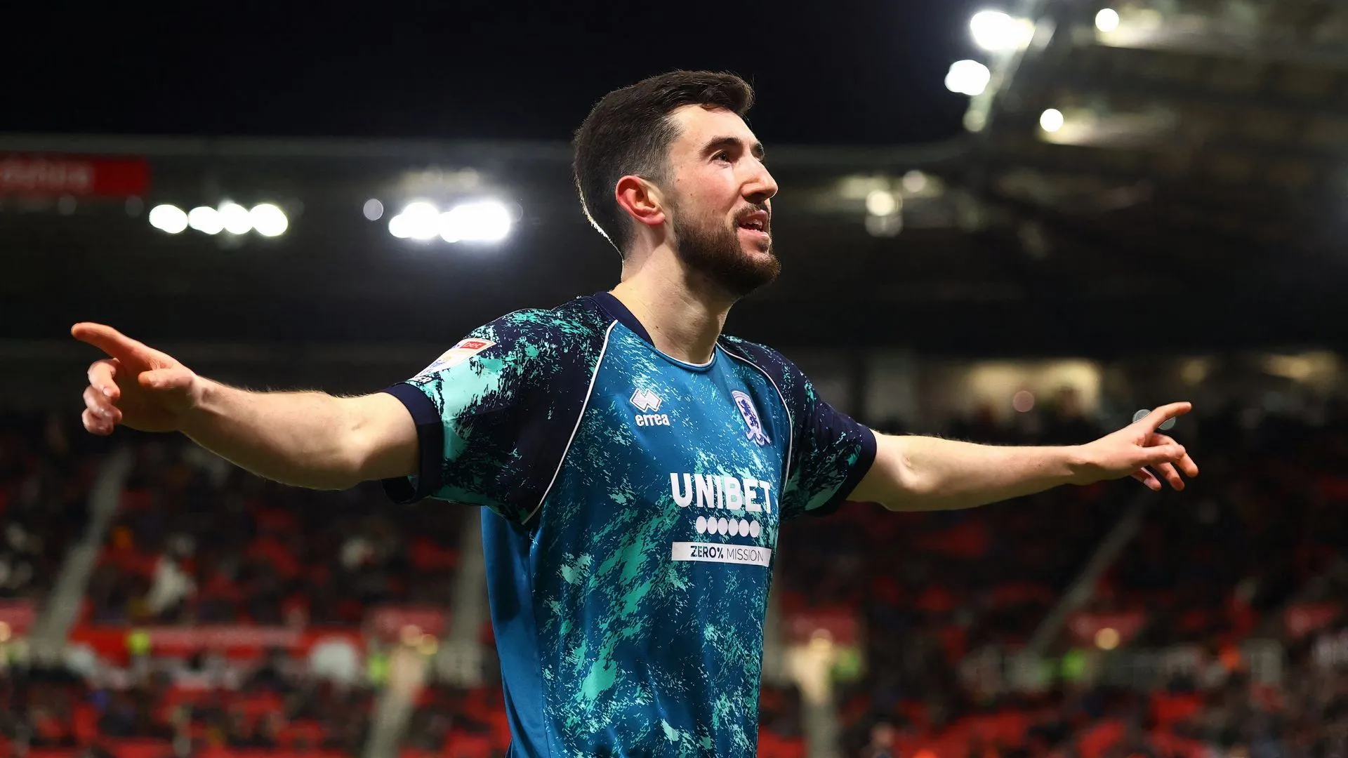 Tiền vệ tấn công Finn Azaz ghi bàn cho Middlesbrough trong trận đấu với Stoke City
