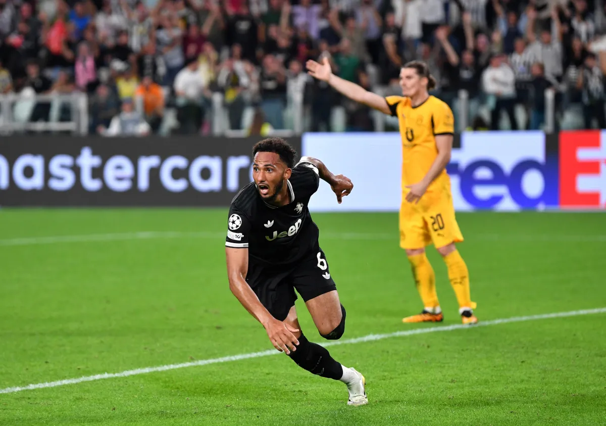 Cầu thủ Lloyd Kelly ăn mừng bàn thắng của Juventus tại trận đấu Champions League 2025/26 giữa Juventus và Borussia Dortmund vào ngày 16 tháng 9 năm 2025