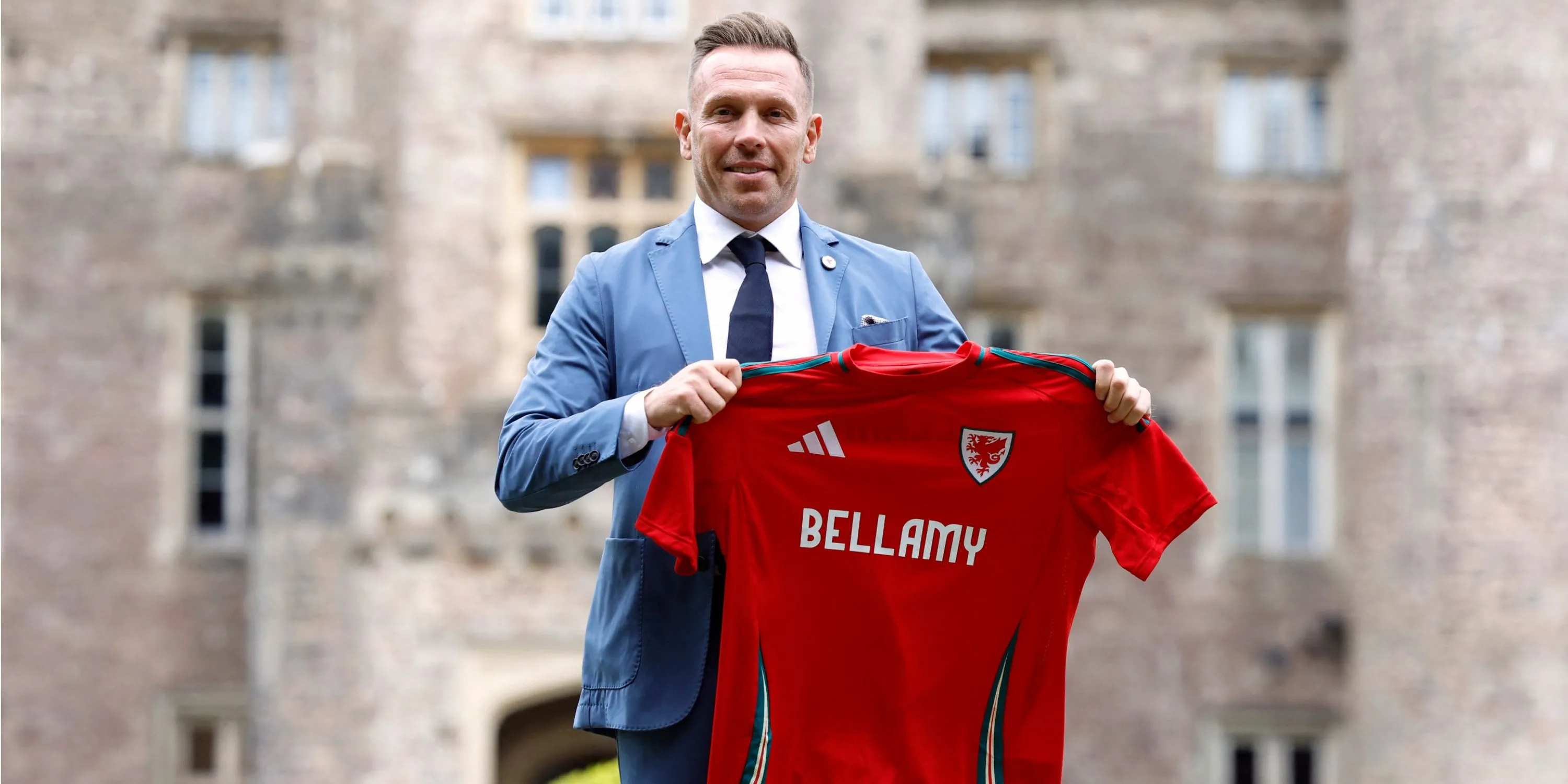 Hành trình từ phía sau huấn luyện viên Craig Bellamy
