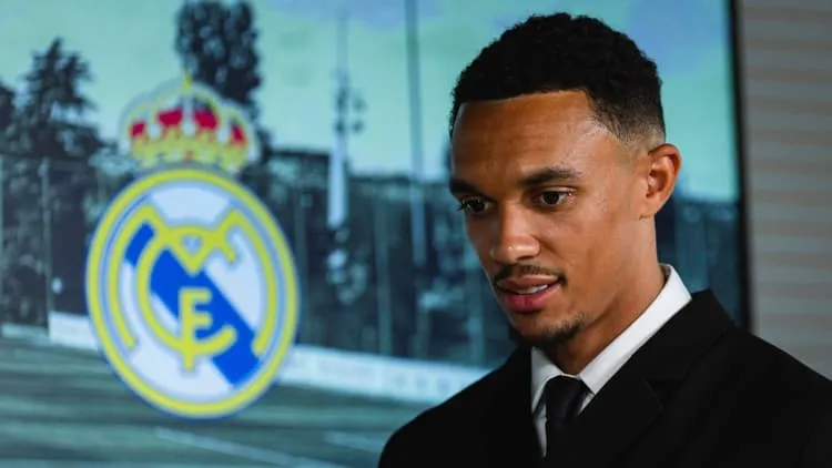Trent Alexander-Arnold, cầu thủ của Real Madrid, ôn luyện trước trận đấu quan trọng